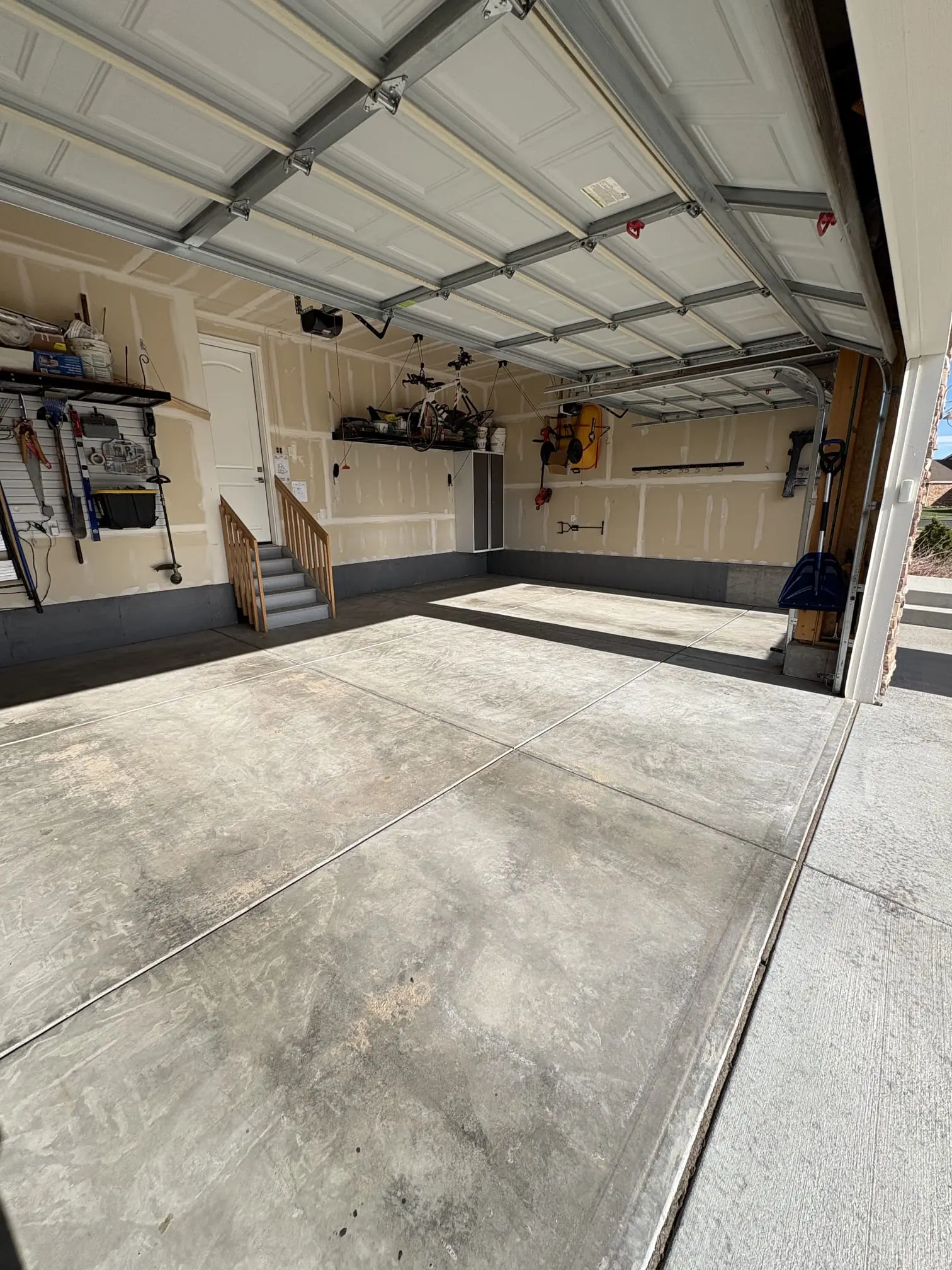Residential garage epoxy flooring in Aurora, Colorado